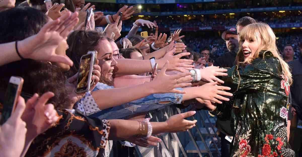 Taylor Swift with Fans