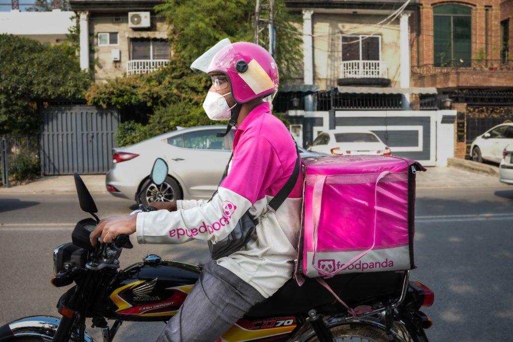 foodpanda Distributes Comprehensive Smog Safety Kits to Riders across Pakistan