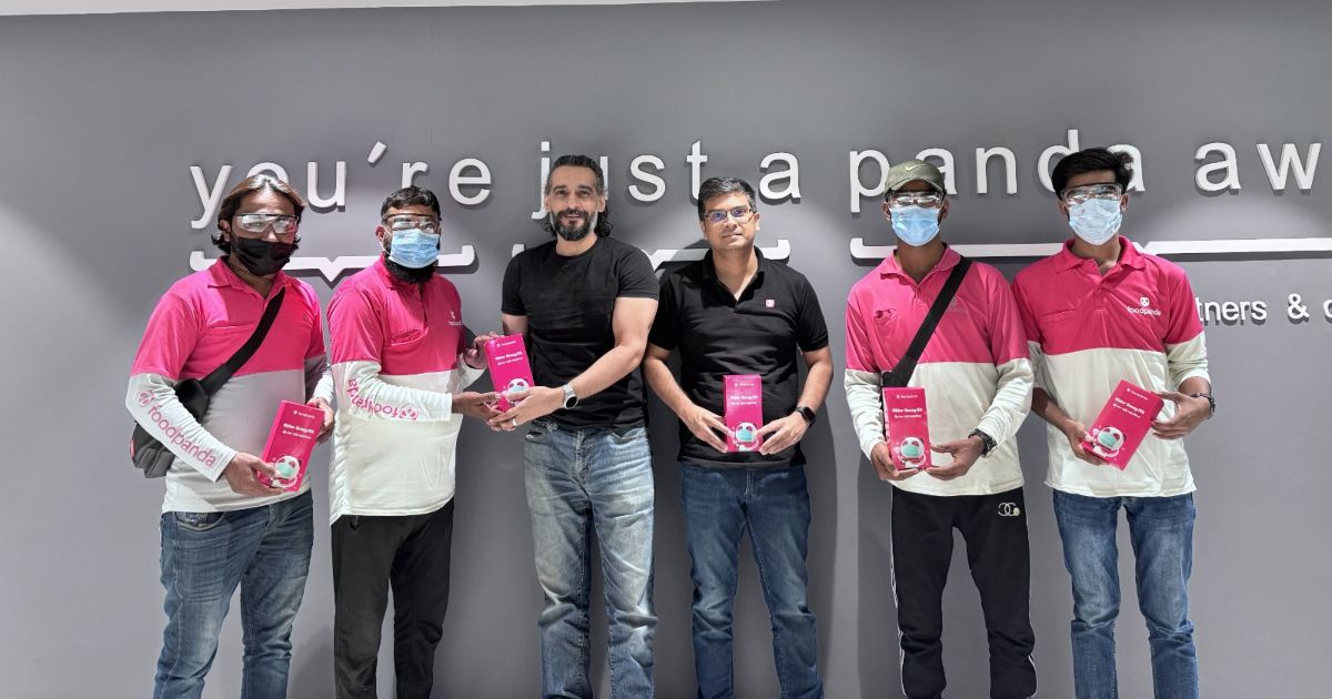 foodpanda-distributes-comprehensive-smog-safety-kits-to-riders-across-pakistan